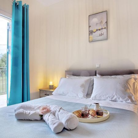 Sweet Apricot Apartment เปเลคาส ภายนอก รูปภาพ