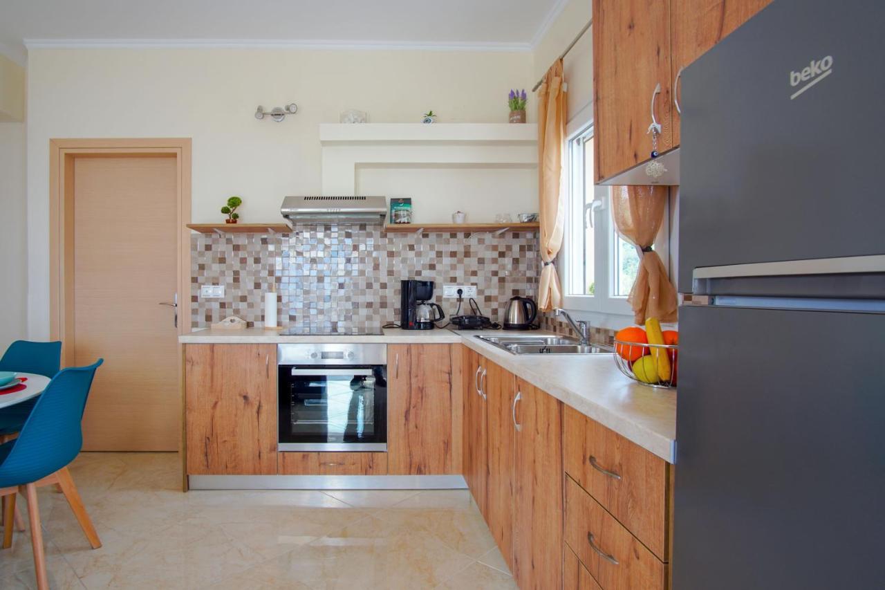 Sweet Apricot Apartment เปเลคาส ภายนอก รูปภาพ