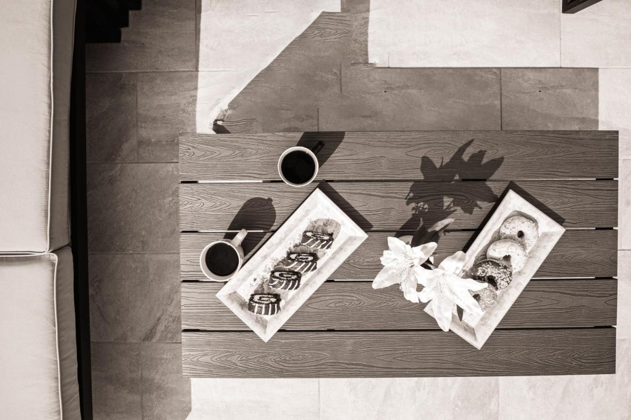Sweet Apricot Apartment เปเลคาส ภายนอก รูปภาพ