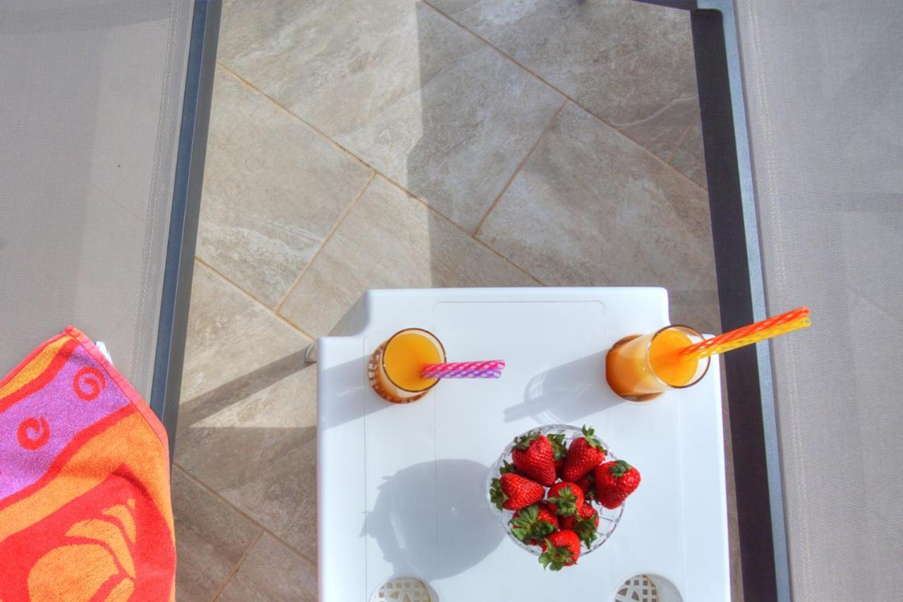 Sweet Apricot Apartment เปเลคาส ภายนอก รูปภาพ