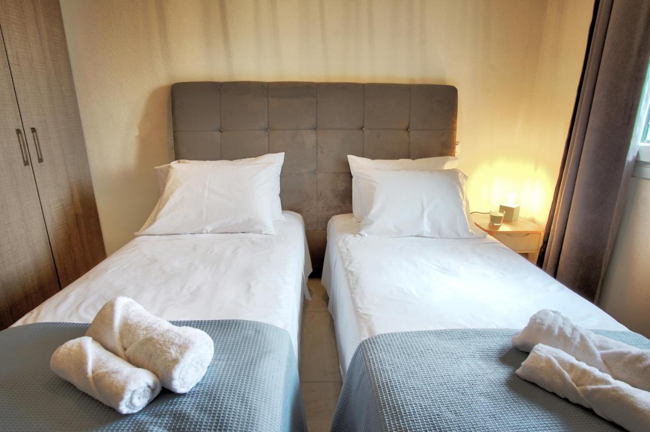 Sweet Apricot Apartment เปเลคาส ภายนอก รูปภาพ