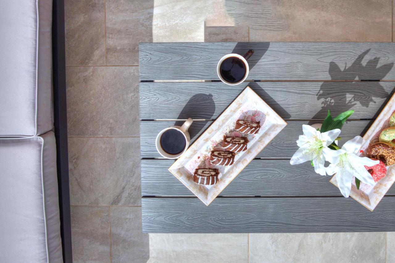 Sweet Apricot Apartment เปเลคาส ภายนอก รูปภาพ