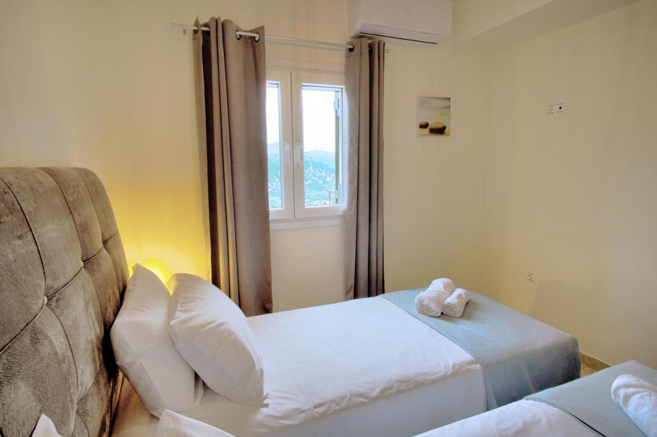 Sweet Apricot Apartment เปเลคาส ภายนอก รูปภาพ